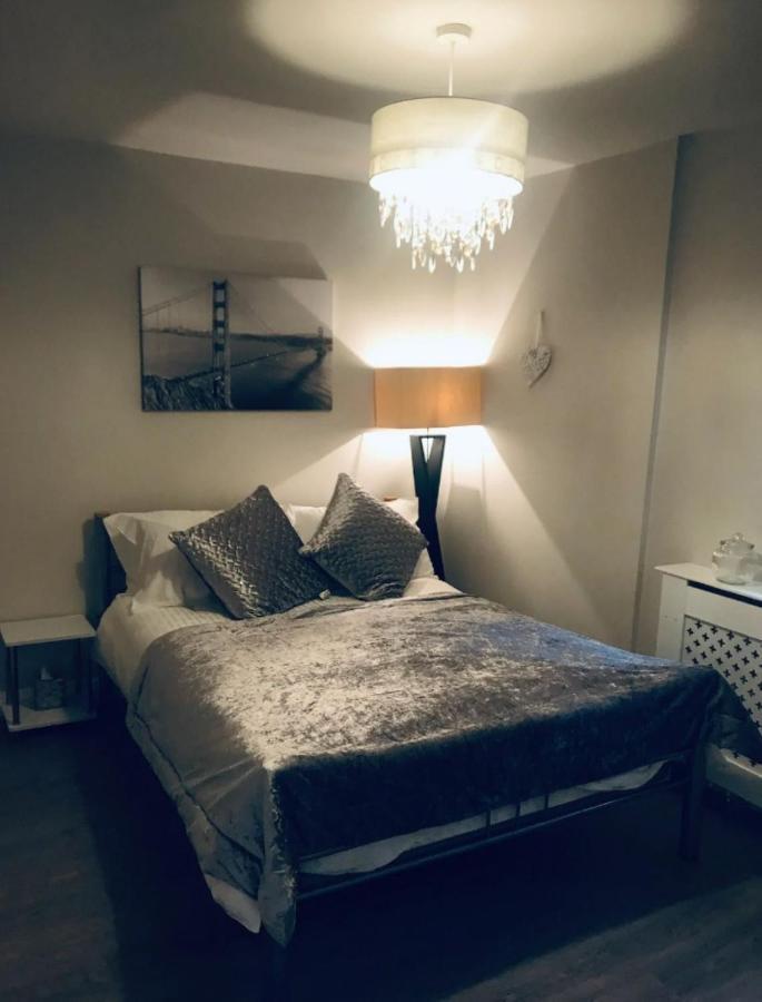 Chester City Apartments - With Free Parking Exterior photo